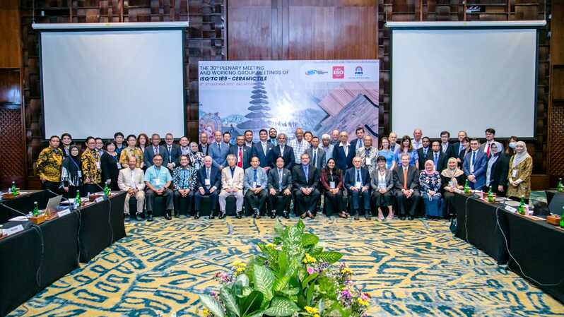 Asosiasi Aneka Industri Keramik Indonesia (ASAKI) saat "Plenary Meeting and Working Group Meetings of ISO/TC 189 - Ceramic Tile yang diselenggarakan 8-10 Desember yang berlangsung di Nusa Dua Bali