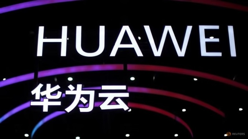 Surat yang membentuk nama produsen peralatan telekomunikasi dan ponsel pintar Tiongkok Huawei terlihat selama Huawei Connect di Shanghai, Tiongkok pada 23 September 2020. (Foto: REUTERS/Aly Song/File Foto)