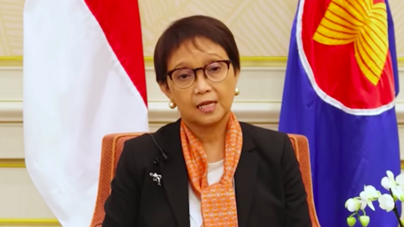 Menteri Luar Negeri RI Retno Marsudi ketika menyampaikan pengarahan pers secara daring mengenai KTT Asean-EU dari Brussel, Belgia pada 14 Desember 2022. (Foto: ANTARA/HO-YouTube Sekretariat Presiden)