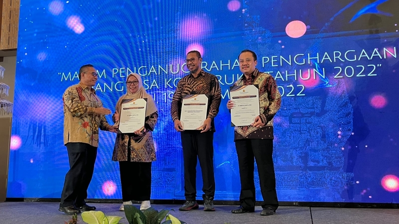 PT Indra Karya (Persero) saat menerima penghargaan Jasa Konstruksi 2022 oleh Kementerian PUPR yang diadakan di Palma Room, Bali, Senin