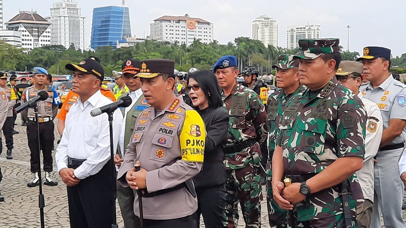 Polri menggelar Apel Gelar Pasukan Operasi Lilin 2022 di Lapangan Cawas Selatan Monas, Jakarta Pusat, Kamis (22/12/2022).
