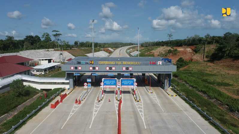 Tercatat sepanjang tahun 2022 telah dioperasikan sebanyak 10 ruas jalan tol dengan total panjang sekitar 142 km.
Sumber: Kementerian PUPR