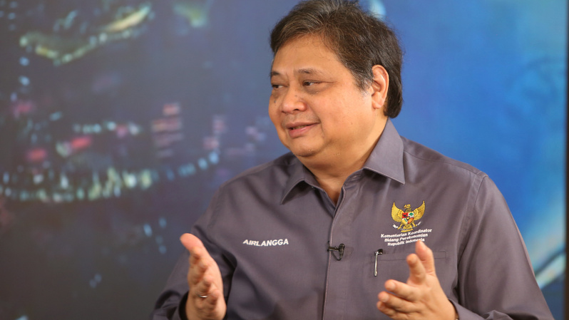 Menko Perekonomian Airlangga Hartarto dalam program BeritaSatu Spesial yang dityangkan BTV, Senin, 9 Januari 2023. Dalam wawancara khusus tersebut dibahas secara mendalam Perppu No 2 Tahun 2022 tentang Cipta Kerja. (Foto: B-Universe/Mohammad Defrizal)