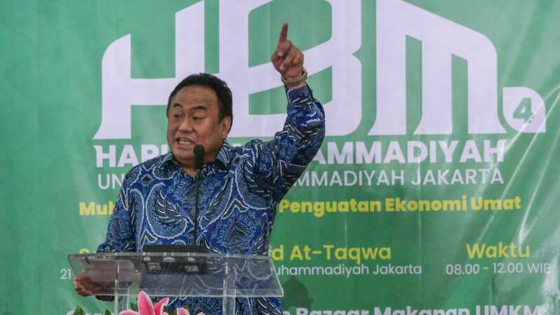 Wakil Ketua DPR RI Bidang Korinbang, Rachmat Gobel di hadapan warga Muhammadiyah di Masjid At Taqwa, Universitas Muhammadiyah Jakarta (UMJ).