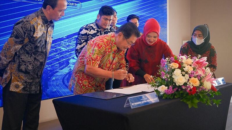 Penandatanganan perjanjian kerja sama antara PT Pesona Mitra Kembar Mas dengan PT Indomarco Prismatama (Indomaret) dan PT Andalan Auto Prima (Hyundai Andalan), di Bandung, akhir pekan lalu.