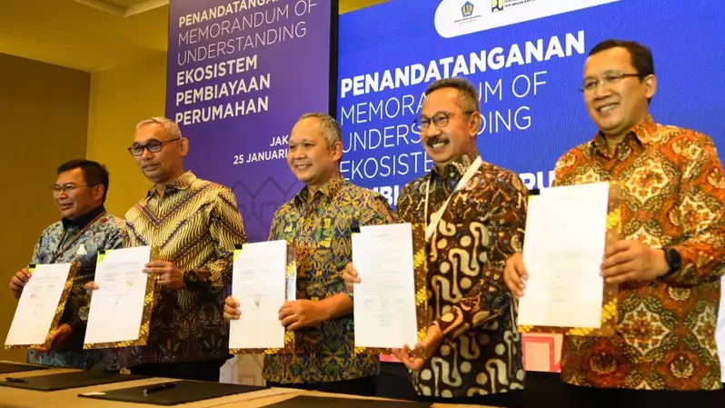 MoU Ekosistem Perumahan bersama Direktur Utama Bank BTN Haru Koesmahargyo, Komisioner BP Tapera Adi Setianto, dan Direktur Utama Perum Perumnas Budi Saddewa Soediro.