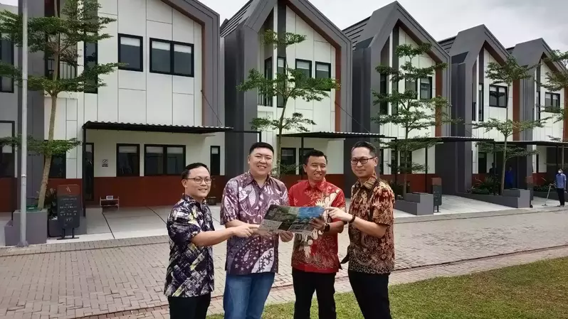 Ade Lukito VP Consumer Loan BCA, William Widjaja Dirut Wida Agung Group, Anton Sugianta Direktur Wida Agung Group dan Teddy Widjaja Komisaris Wida Agung Group