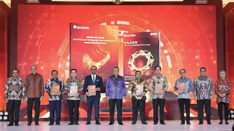 Bank Indonesia (BI) meluncurkan Laporan Perekonomian Indonesia (LPI) 2022 yang merupakan perwujudan dari laporan transparansi dan akuntabilitas Bank Indonesia pada Senin (30/01/2023) di Kantor Pusat BI. Jakarta. Pada saat yang sama juga diluncurkan Kajian Ekonomi dan Keuangan Syariah (KEKSI) 2022 yang merupakan bagian dari dukungan nyata Bank Indonesia dalam pengembangan ekonomi dan keuangan syariah. (Sumber: Bank Indonesia)