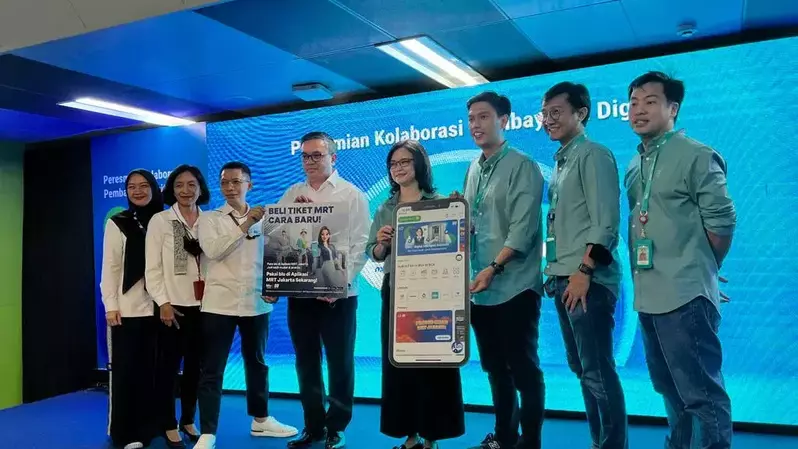 PT MRT Jakarta (Perseroda) dan BCA Digital meluncurkan kolaborasi antarplatform digital, yaitu penerapan layanan bank as a service (BaaS) blu by BCA di aplikasi MRT-J. Konferensi pers dilaksanakan di Stasiun MRT Blok M BCA, Jakarta, Senin (30/1/2023). (foto: Istimewa)