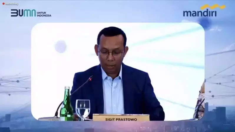 Direktur Keuangan dan Strategi Bank Mandiri Sigit Prastowo dalam konferensi pers Paparan Publik Laporan Keuangan Triwulan IV-2022 Bank Mandiri secara daring, Selasa (31/1/2023).