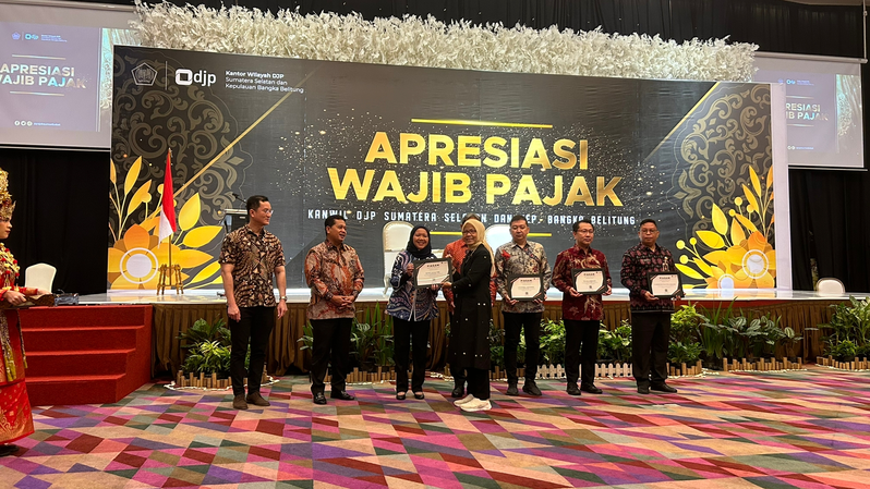 PTBA terima penghargaan "Telah Berkontribusi Atas Penerimaan Pajak Tahun 2022".