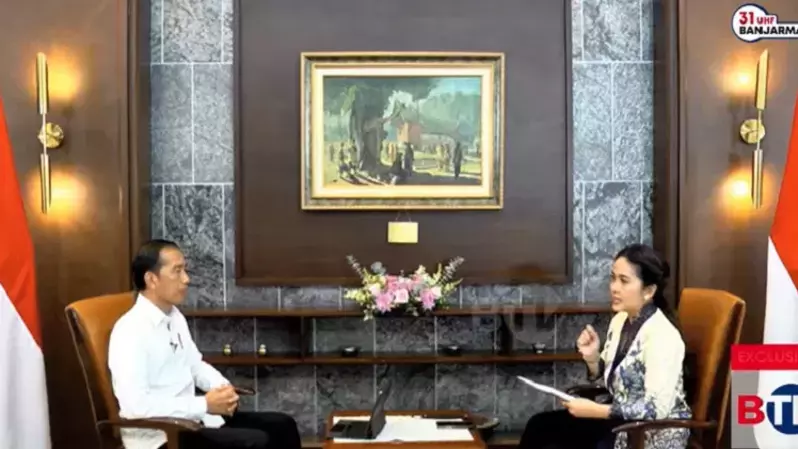 Presiden Jokowi dalam wawancara bersama Direktur Pemberitaan B-Universe Apreyvita Wulansari di program BeritaSatu Spesial bertajuk "Tantangan dan Harapan", yang disiarkan secara langsung oleh BTV, Selasa (31/1/2023).