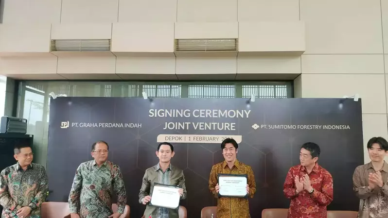 Indra Bachtiar - Accounting Director of PT Graha Perdana Indah, Slamet Dwi Warno, Project Director of PT Graha Perdana Indah, Aditya Sutanto, President Director of PT Graha Perdana Indah, Kenji Inui, Executive Officer of Sumitomo Forestry CO., LTD, Amane Hatanaka, President of PT. Sumitomo Forestry Indonesia dan Fumihide Nakatsu - Vice President of PT. Sumitomo Forestry Indonesia.