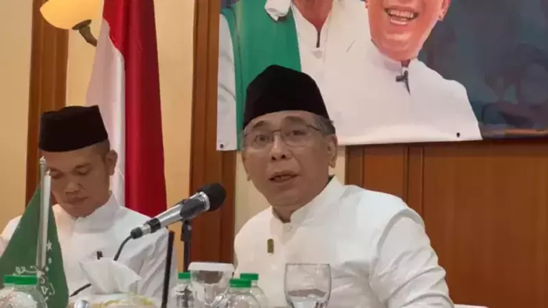 Ketua Umum Pengurus Besar Nahdlatul Ulama (PBNU) KH Yahya Cholil Staquf atau Gus Yahya dalam acara "Ngopi Bareng dengan Pemred Media Nasional dan Koresponden Asing" di Gedung PBNU, Jakarta, Rabu (1/2/2023). (B-Universe Photo/Primus Dorimulu)