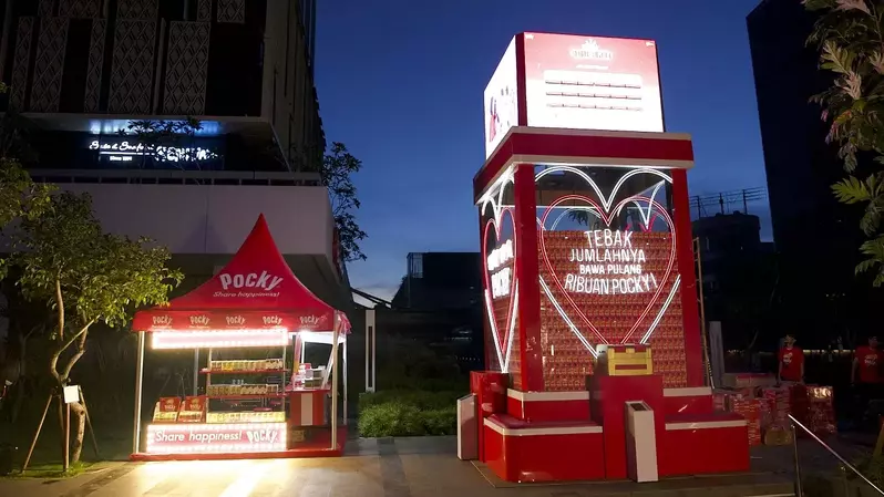 Tugu NextLevelPocky, yang dibangun oleh PT Glico Indonesia di area Sarinah, Jakarta Pusat.