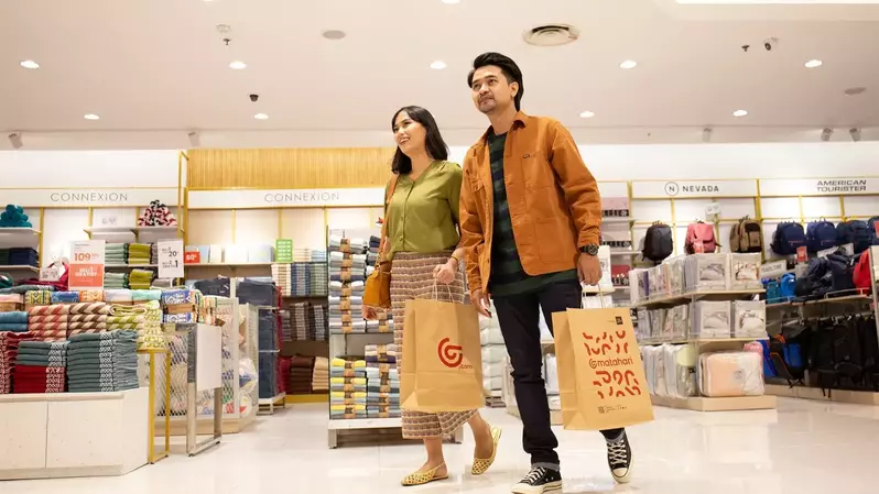 Menyambut bulan Ramadan dan Hari Raya Idul Fitri 2023 yang akan segera tiba, PT Matahari Department Store Tbk (LPPF) menyiapkan program MudikBersamaMatahari dan memberikan 1000 tiket mudik gratis. Pelanggan akan diberangkatkan dari Jakarta pada pertengahan April 2023. Foto: Matahari