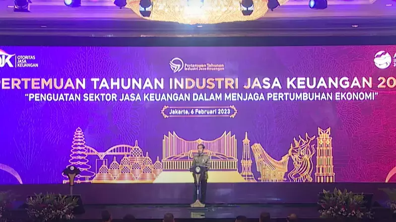 Presiden Joko Widodo (Jokowi) saat memberikan sambutan pada Pertemuan Tahunan Industri Jasa Keuangan (PTIJK) 2023 di Jakarta, Senin (06/02/2023). (Sumber: Youtube OJK)
