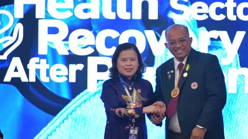 dr Moh Adib SpOT (kanan) ditunjuk menjadi Ketua Medical Association of South East Asian Nations (MASEAN)