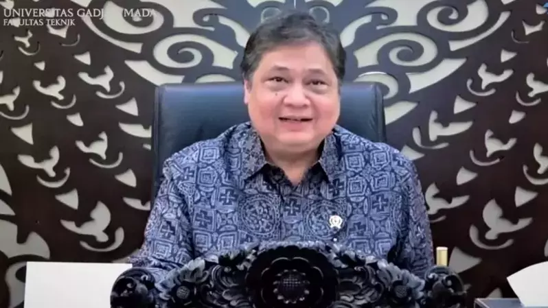 Menteri Koordinator Bidang Perekonomian Airlangga Hartarto dalam Pidato Ilmiah Peringatan Hari Pendidikan Teknik Ke-77 Universitas Gadjah Mada yang dipantau secara virtual pada Jumat (17/2/2023). (B-Universe Photo/Arnoldus Kristianus)