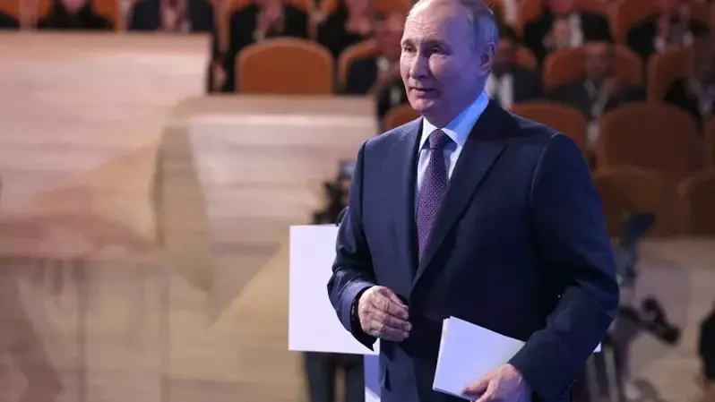 Presiden Rusia Vladimir Putin berpartisipasi dalam konvensi Persatuan Industrialis dan Pengusaha Rusia (RSPP) di Moskow, Rusia pada 16 Maret 2023. (Foto: Mikhail METZEL/SPUTNIK/AFP)