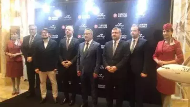 Ketua Dewan dan Komite Eksekutif Turkish Airlines, Prof Drahmet Bolat dan para petinggi Turkish Airlines