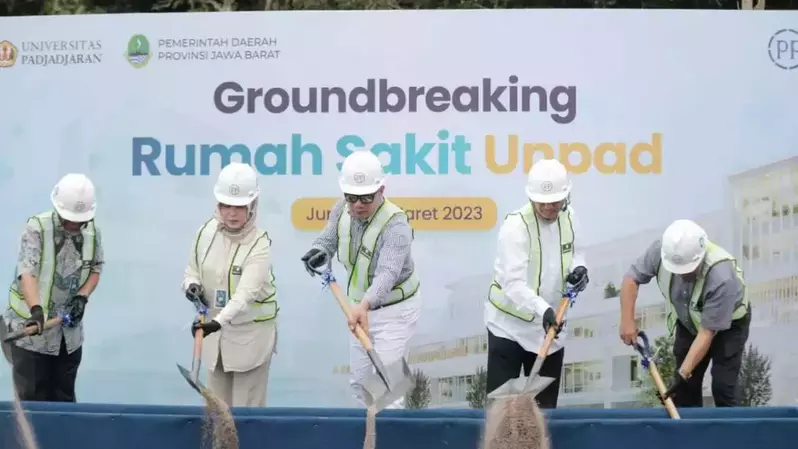 Gubernur Jawa Barat Ridwan Kamil saat groundbreaking Rumah Sakit Pendidikan Unpad di Kampus Unpad, Jatinangor, Kabupaten Sumedang, Jumat (17/3/2023). Foto: Jabarprov.go.id