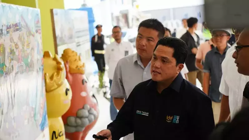 Menteri BUMN Erick Thohir saat kunjungan kerja ke kawasan pembangunan Bakauheni Harbour City (BHC), yang didalamnya terdapat Krakatau Park, Sabtu (18/3/2023).