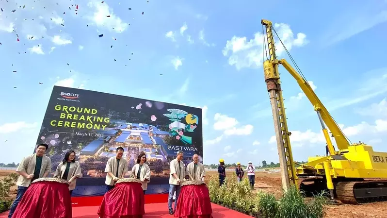Manajemen SInar Mas Land dan Ararasa mulai memulai pembangunan (ground breaking) Mal Eastvara, BSD City, Tangerang, Banten, Jumat (17/3/2023).