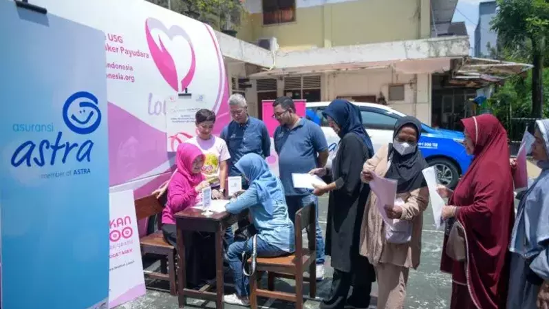 Asuransi Astra bekerja sama dengan Lovepink berikan Sosialisasi Deteksi Dini Kanker Payudara & Pemeriksaan USG Payudara di Kampung Berseri Asuransi Astra Pela Mampang, Jakarta Selatan, Sabtu (18/3/2023). (ist)