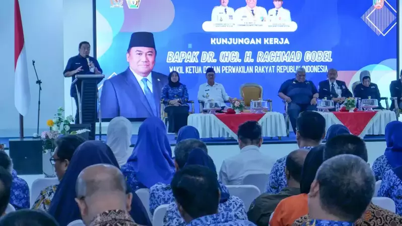 Rachmat Gobel mengajak jajaran pemerintah daerah untuk membangun iklim usaha pertanian agar generasi muda tertarik menjadi petani.