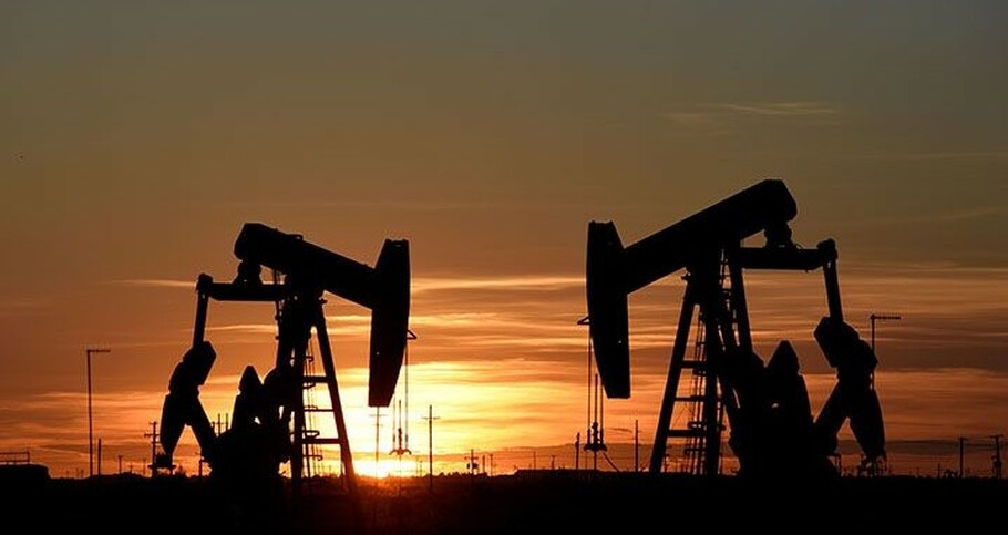 Harga minyak jatuh sekitar 4% pada akhir perdagangan Senin (Selasa pagi WIB), dengan minyak mentah Brent jatuh di bawah US$ 100 per barel 
Sumber: Antara