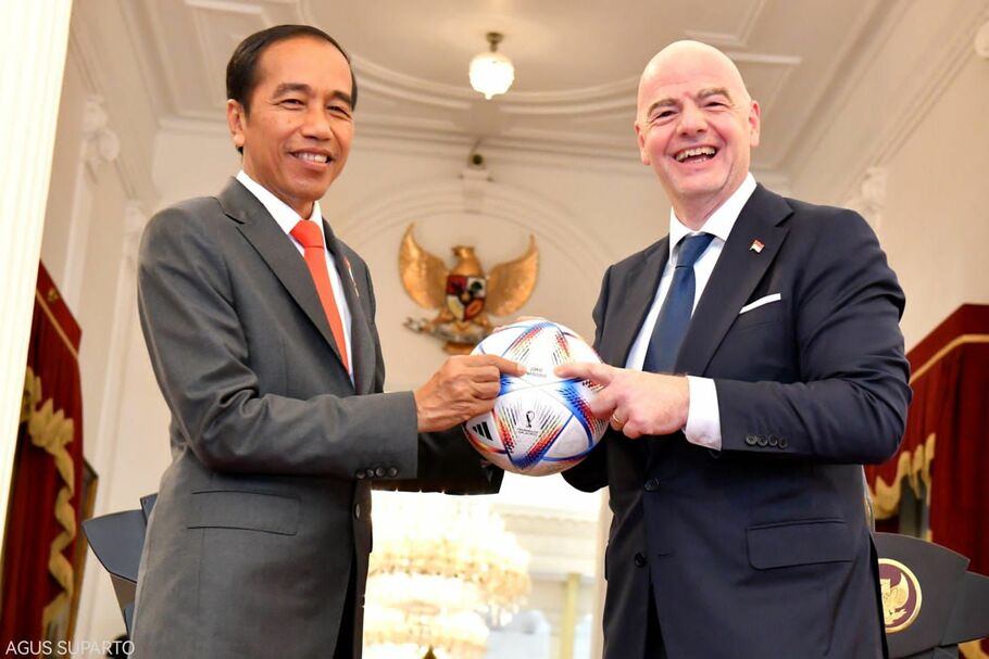 Presiden FIFA Gianni Ifantino bertemu dengan Presiden Jokowi di Istana Merdeka, Kompleks Istana Kepresidenan Jakarta, Selasa (18/10/2022).
