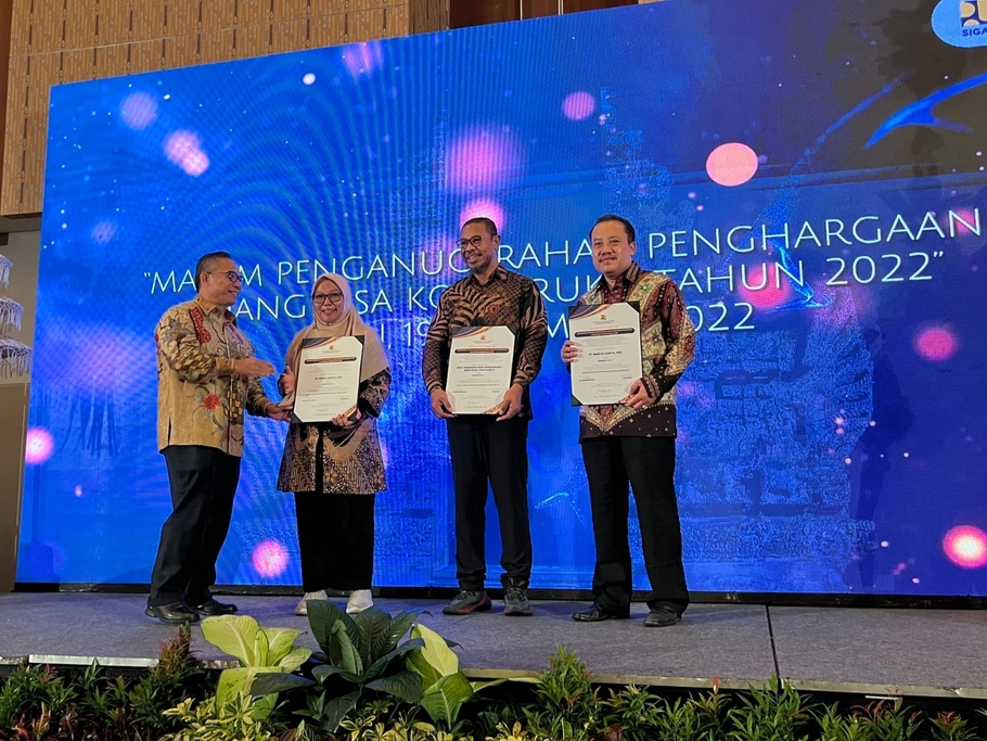 PT Indra Karya (Persero) saat menerima penghargaan Jasa Konstruksi 2022 oleh Kementerian PUPR yang diadakan di Palma Room, Bali, Senin