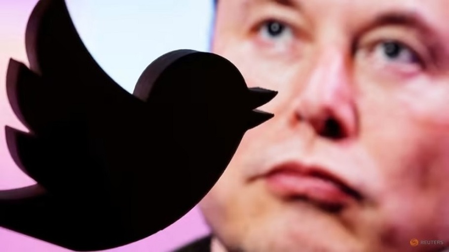 Logo Twitter cetak tiga dimensi (3D) di depan foto Elon Musk. (Foto: REUTERS/Dado Ruvic/Illustration)
