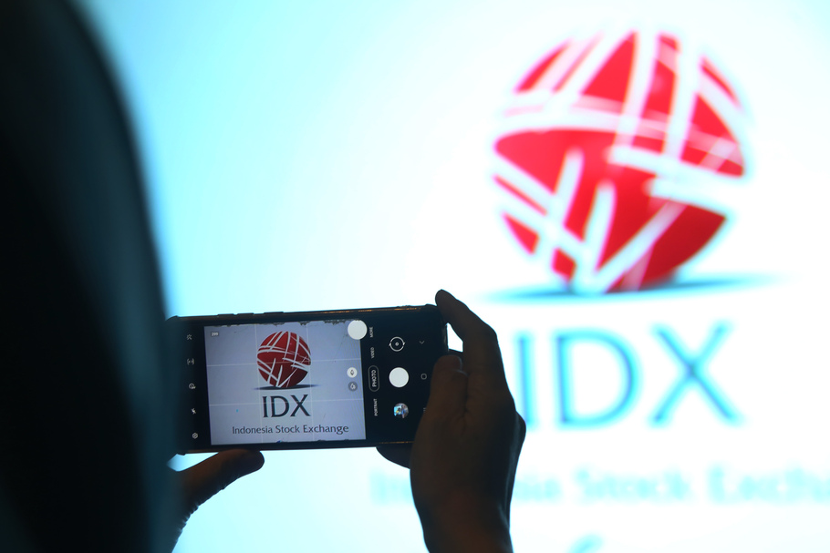 Logo IDX di gedung Bursa Efek Indonesia (BEI), di Jakarta. (B-Universe Photo/Mohammad Defrizal)