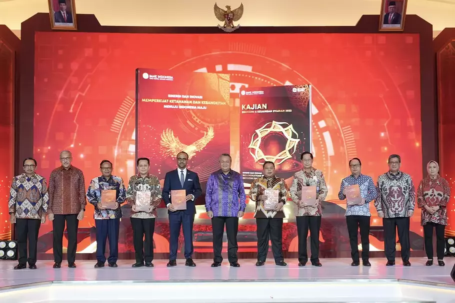 Bank Indonesia (BI) meluncurkan Laporan Perekonomian Indonesia (LPI) 2022 yang merupakan perwujudan dari laporan transparansi dan akuntabilitas Bank Indonesia pada Senin (30/01/2023) di Kantor Pusat BI. Jakarta. Pada saat yang sama juga diluncurkan Kajian Ekonomi dan Keuangan Syariah (KEKSI) 2022 yang merupakan bagian dari dukungan nyata Bank Indonesia dalam pengembangan ekonomi dan keuangan syariah. (Sumber: Bank Indonesia)