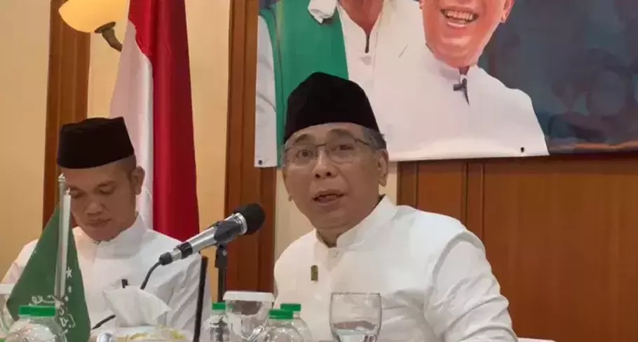 Ketua Umum Pengurus Besar Nahdlatul Ulama (PBNU) KH Yahya Cholil Staquf atau Gus Yahya dalam acara "Ngopi Bareng dengan Pemred Media Nasional dan Koresponden Asing" di Gedung PBNU, Jakarta, Rabu (1/2/2023). (B-Universe Photo/Primus Dorimulu)