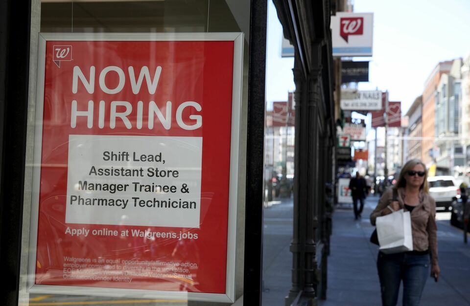 Tingkat pengangguran di AS pada September 2019 turun ke level terendah dalam 50 tahun. Laporan Departemen Tenaga Kerja (Depnaker) AS pada 5 Oktober 2019 itu meredakan ancaman resesi. ( Foto: AFP / GETTY IMAGES NORTH AMERICA / JUSTIN SULLIVAN )