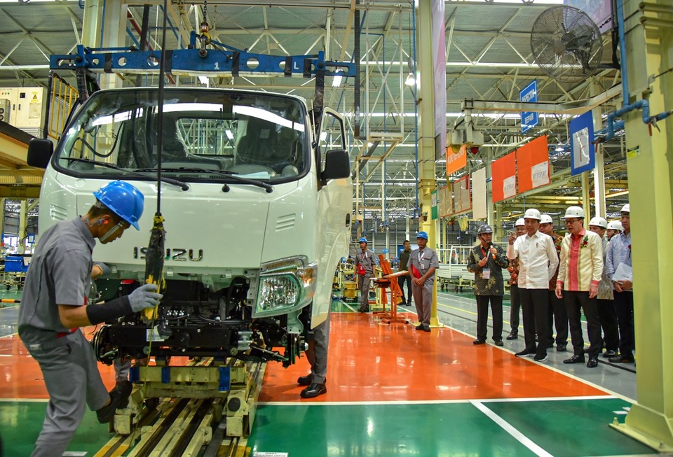 Presiden Joko Widodo (Jokowi) menargetkan Indonesia akan mengekspor 1 juta unit otomotif ke berbagai negara pada 2024.
