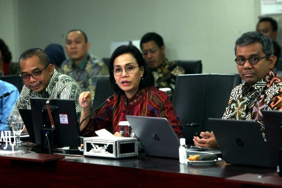 Menteri Keuangan RI Sri Mulyani Indrawati, didampingi Wakil Menteri Keuangan RI Suahasil Nazara dan Direktur Jenderal Pajak Suryo Utomo memberikan keterangan pers usai penyerahan Surat Pemberitahuan Tahunan (SPT) Pajak 2019, di Kantor Pusat Dirjen Pajak di Jakarta, Selasa (10/3/2020). BeritaSatu Photo/Mohammad Defrizal