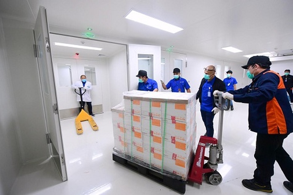 Vaksin tiba di Bio Farma Senin (7/12/2020) sekitar pukul 03.45 WIB. Foto:Muchlis Jr - Sekretariat Presiden