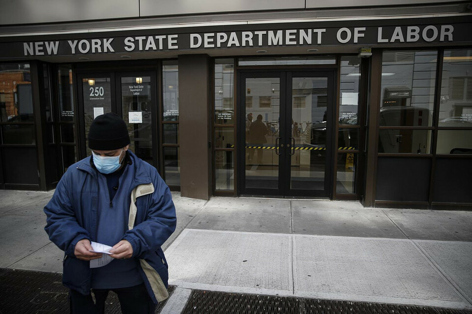 Kantor Departemen Tenaga Kerja (Depnaker) New York, Amerika Serikat (AS). ( Foto: John Minchillo / AP Photo )