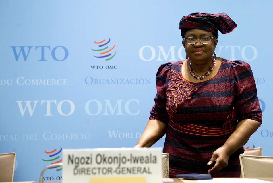 Direktur Jenderal (Dirjen) Organisasi Perdagangan Dunia (WTO) Ngozi Okonjo-Iweala menghadiri konferensi pers tentang perkiraan perdagangan WTO global tahunan di markas besar WTO, di Jenewa, Swiss, pada 31 Maret 2021. ( Foto: SALVATORE DI NOLFI / POOL / KEYSTONE / AFP )