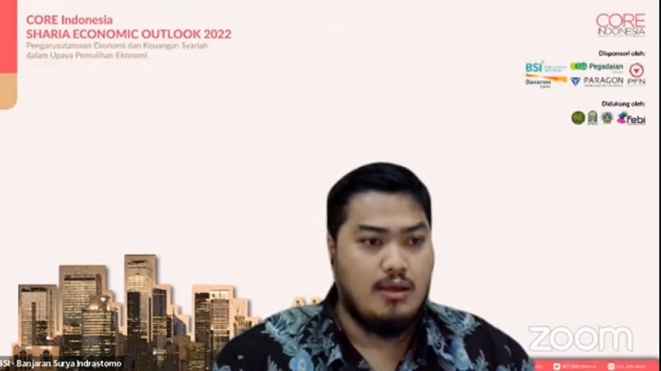 Chief Economist Bank Syariah Indonesia (BSI) Banjaran Surya dalam webinar bertajuk Sharia Economic Outlook 2022 yang digelar Core Indonesia, 15 Desember 2021.