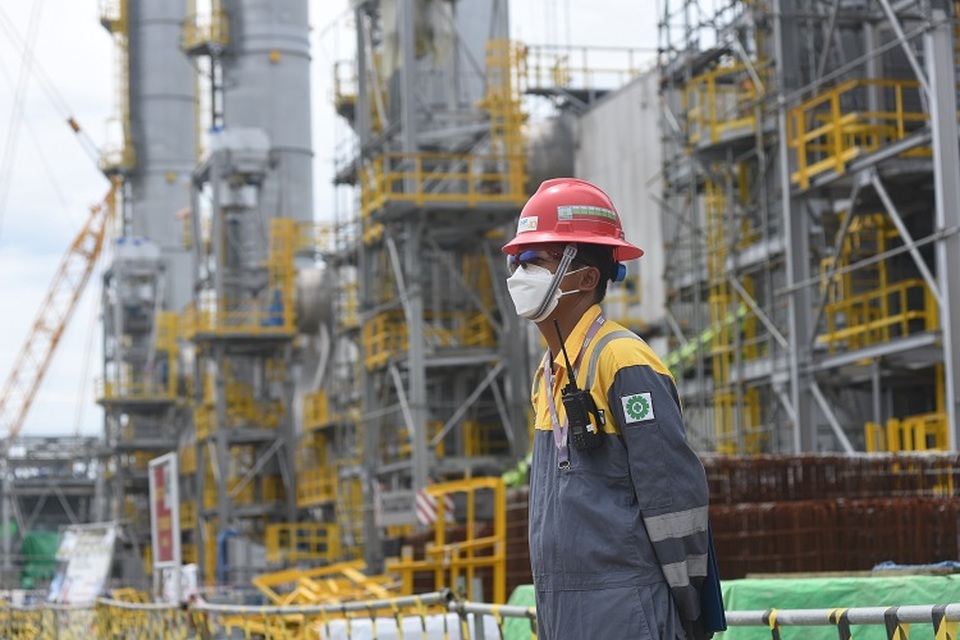 Proyek Kilang Pertamina. 