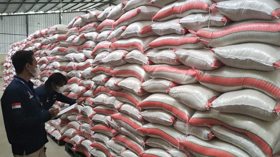 PT Kliring Berjangka Indonesia (KBI) mencatat resi gudang pertama dari Karawang, Jawa Barat, yang dilakukan oleh PT Panca Pujangga Perkasa.