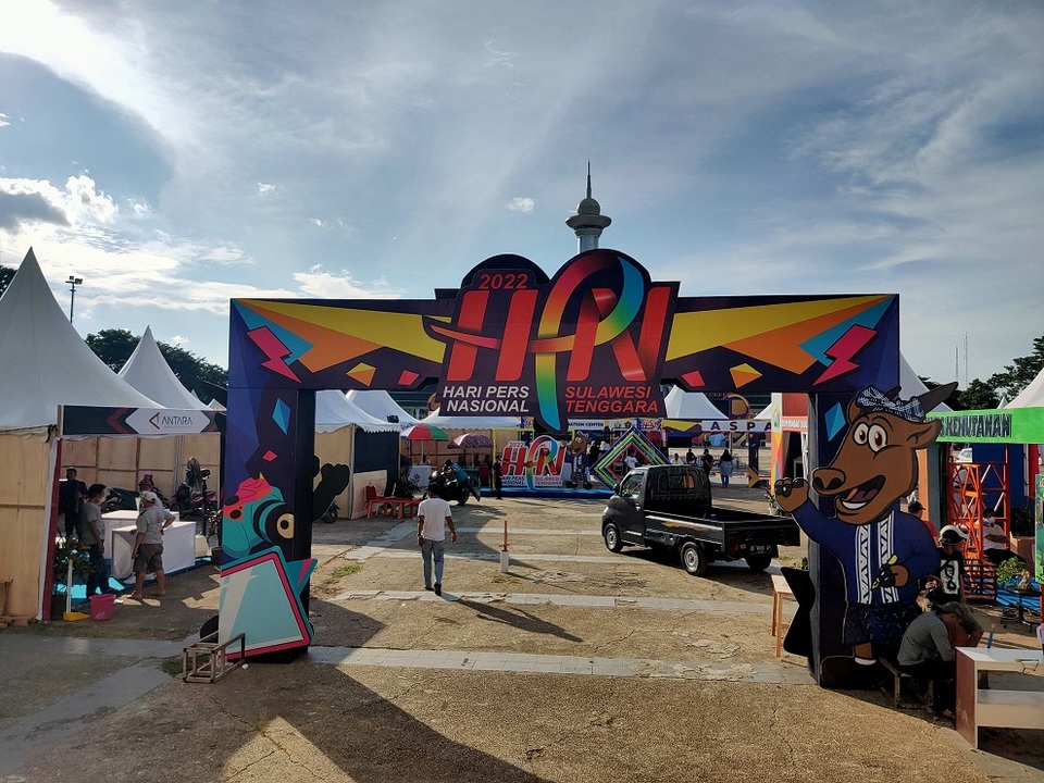 Persiapan Pameran Potensi Daerah, UMK, Ekraf, Pers, dan Festival Kuliner di Tugu Persatuan MTQ Square, Kendari, Sultra, Minggu (6/2/2022). Foto: IST