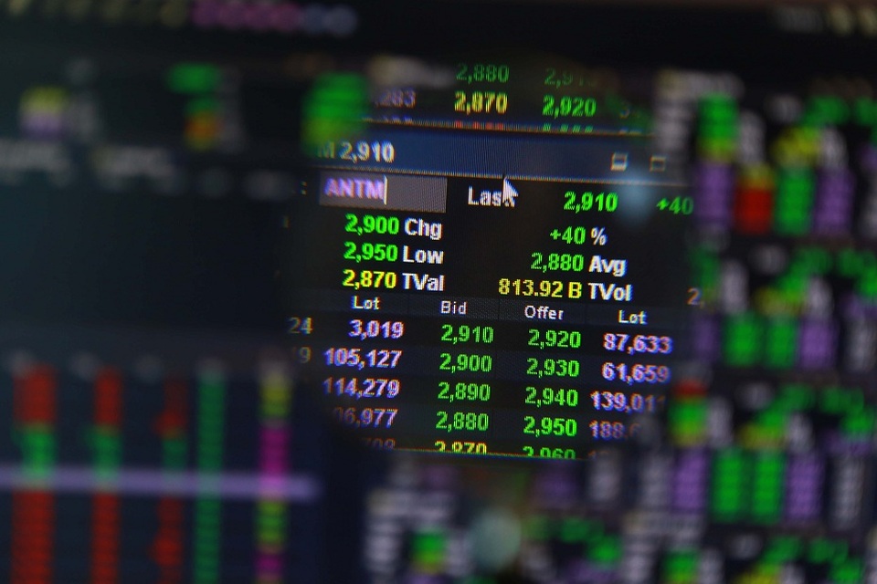 Pergerakan saham terlihat di layar monitor di salah satu galeri sekuritas di Jakarta. Foto ilustrasi: BeritaSatu Photo/Mohammad Defrizal