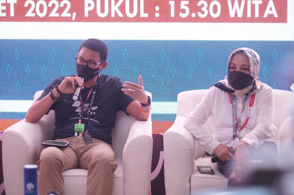 Menteri Pariwisata dan Ekonomi Kreatif Sandiaga Uno saat memberikan keterangan di Media Center Indonesia MotoGP Mandalika 2022, Jumat (18/3/2022). Foto: Ist