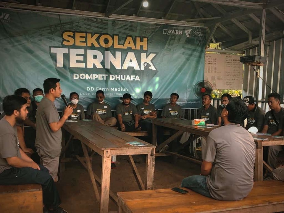 Dompet Dhuafa (DD) Jawa Timur melalui DD Farm Madiun menggagas program Sekolah Ternak. 